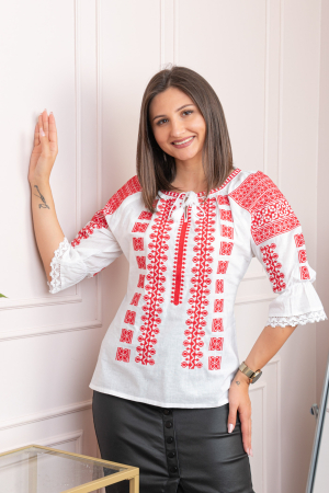 Ie cu maneca scurta - Bluza tip ie alba cu motiv geometric rosu Virginia