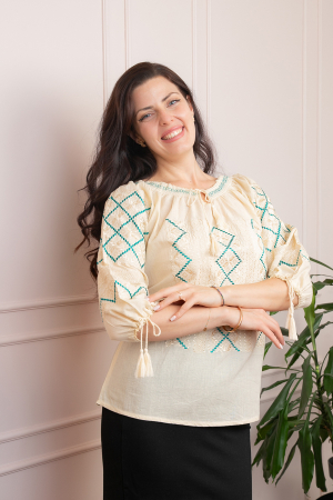 Ie cu maneca scurta - Bluza tip ie crem cu motiv geometric turcoaz Celestina
