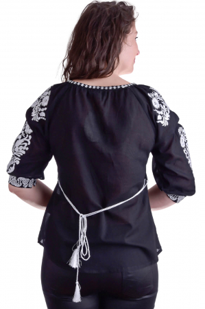 Bluza traditionala neagra cu motiv floral alb Zoe [2]