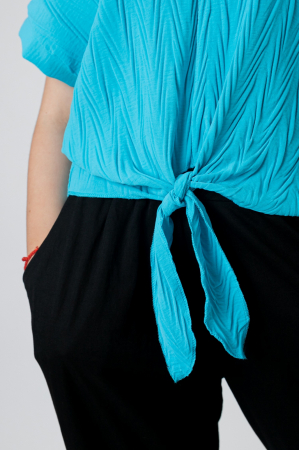 Bluza turcoaz deschis casual cu aspect texturat si nod in talie [1]