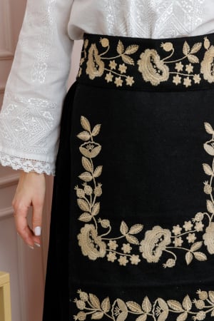 Brauri si marame - Brau traditional negru cu motiv floral auriu Madalina