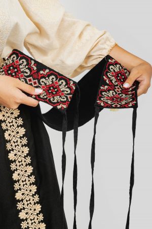 Brau traditional negru cu motiv floral crem Ecaterina [2]