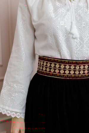 Brauri si marame - Brau traditional negru cu motiv floral crem Ivona 02