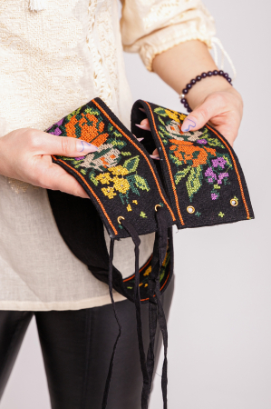 Brau traditional negru cu motiv floral multicolor Beatrice 01 [2]