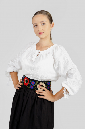 Brau traditional negru cu motiv floral multicolor Flavia 01 [1]