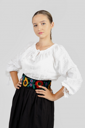 Brau traditional negru cu motiv floral multicolor Flavia 02 [1]