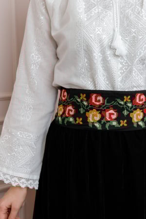 Brauri si marame - Brau traditional negru cu motiv floral multicolor Laura