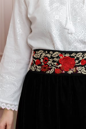 Brauri si marame - Brau traditional negru cu motiv floral rosu Flora