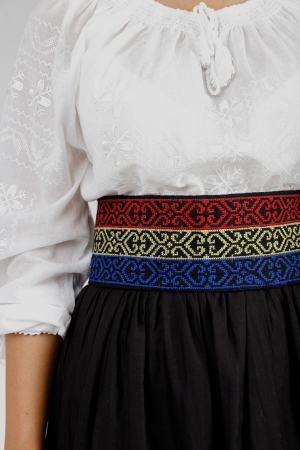 Brauri si marame - Brau traditional negru cu motiv geometric tricolor Romanita