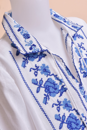 Camasa traditionala de baieti alba cu motiv floral albastru Liviu 01 [1]