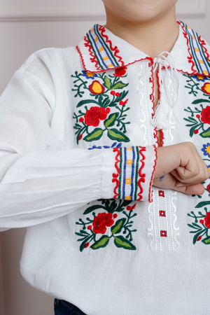 Camasa traditionala de baieti alba cu motiv floral multicolor Andrei [1]