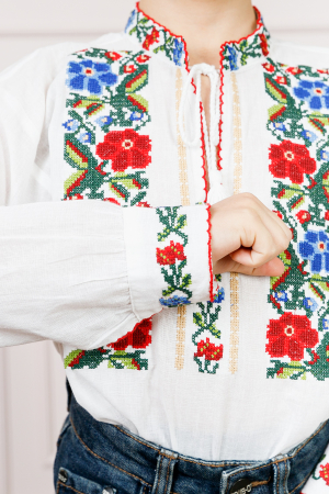 Camasa traditionala de baieti alba cu motiv floral multicolor Rafael [1]