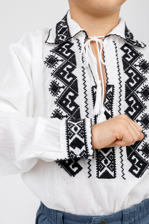 Camasa traditionala de baieti alba cu motiv geometric negru Alexandru 03 [1]