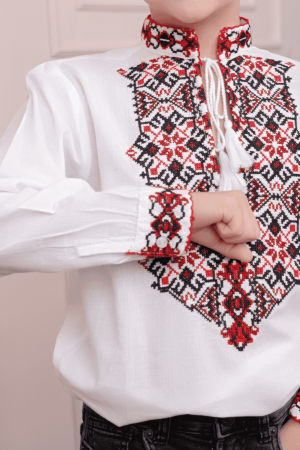 Camasa traditionala de baieti alba cu motiv geometric rosu Dorin [1]