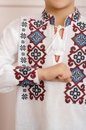 Camasa traditionala de baieti alba cu motiv geometric rosu Radu 02 [1]