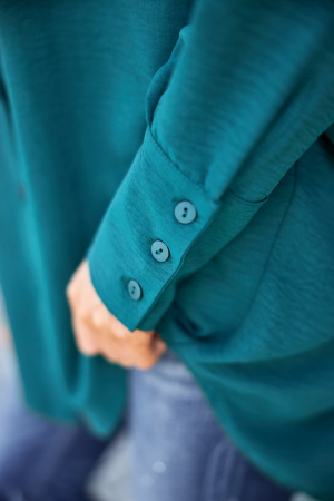 Camasa turcoaz asimetrica cu maneci lungi [1]