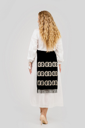 Catrinta traditionala neagra cu broderie florala aurie Florenta 01 [2]