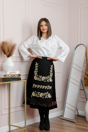 Fuste traditionale si fote - Catrinta traditionala neagra cu broderie florala aurie Madalina