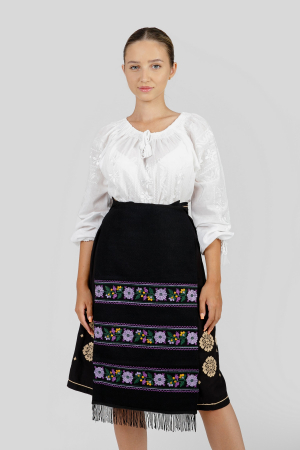 Catrinta traditionala neagra cu broderie florala mov Maria 02 [2]