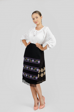 Fuste traditionale si fote - Catrinta traditionala neagra cu broderie florala mov Maria 02