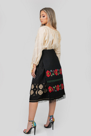 Catrinta traditionala neagra cu broderie florala rosie Zina [2]