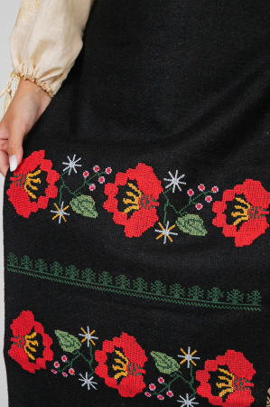 Catrinta traditionala neagra cu broderie florala rosie Zina [1]