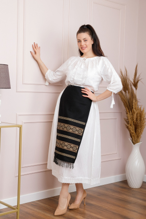 Catrinta traditionala neagra cu broderie geometrica crem Ileana [3]