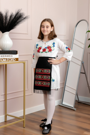 Catrinta traditionala neagra pentru fetite cu broderie florala multicolora Emanuela 02 [3]