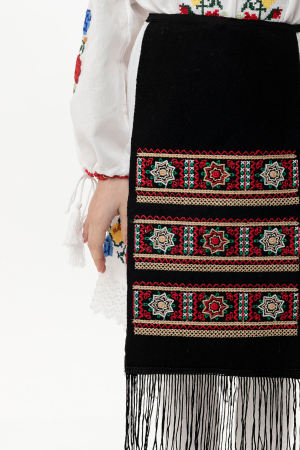 Imbracaminte Fetite - Catrinta traditionala neagra pentru fetite cu broderie florala multicolora Emanuela