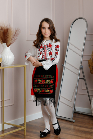 Catrinta traditionala neagra pentru fetite cu broderie florala rosie Sonia 02 [3]