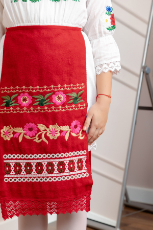Imbracaminte Fetite - Catrinta traditionala rosie pentru fetite cu broderie florala roz Lacramioara