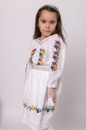 Compleu traditional alb pentru fetite cu motiv floral tricolor Alessia [5]