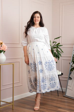 Fuste traditionale si fote - Fusta alba cu broderie florala albastra Carmen 03