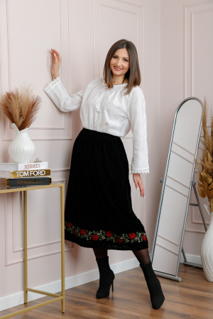 Fusta neagra din catifea cu broderie florala rosie Sofia [2]