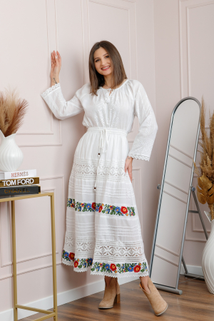 Fusta traditionala alba cu broderie florala multicolora Silvana [3]