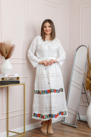 Fusta traditionala alba cu broderie florala multicolora Silvana [2]