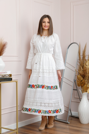 Fusta traditionala alba cu broderie florala multicolora Silvana [4]