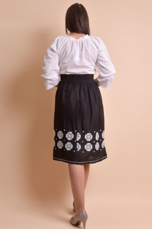 Fusta traditionala neagra cu broderie florala alba Eva 01 [7]