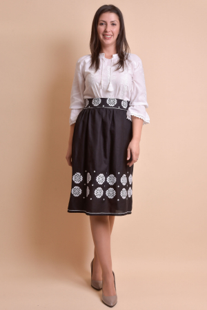 Fusta traditionala neagra cu broderie florala alba Eva 01 [3]