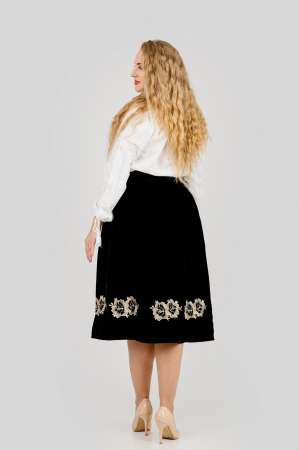 Fusta traditionala neagra cu broderie florala aurie Florenta 01 [2]