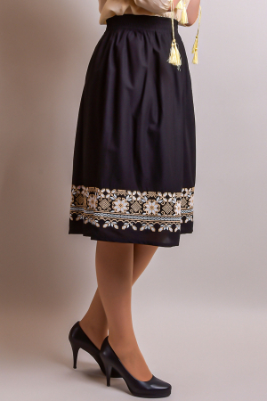 Fusta traditionala neagra cu broderie florala crem Emilia [4]