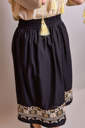 Fusta traditionala neagra cu broderie florala crem Emilia [1]
