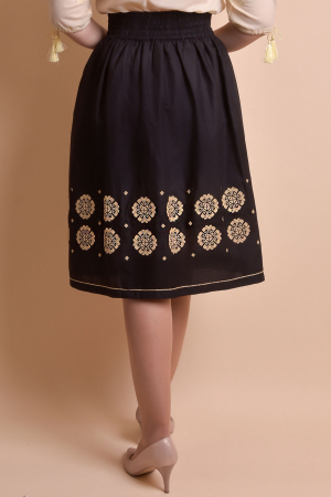 Fusta traditionala neagra cu broderie florala crem Eva 02 [8]