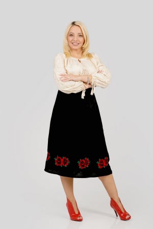 Fuste traditionale si fote - Fusta traditionala neagra cu broderie florala rosie Florenta 02