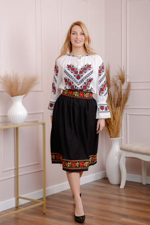 Fuste traditionale si fote - Fusta traditionala neagra cu broderie florala rosie Maria 02