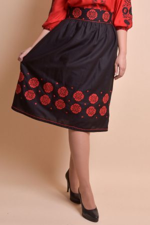 Fusta traditionala neagra cu broderie florala rosie Eva 03 [4]