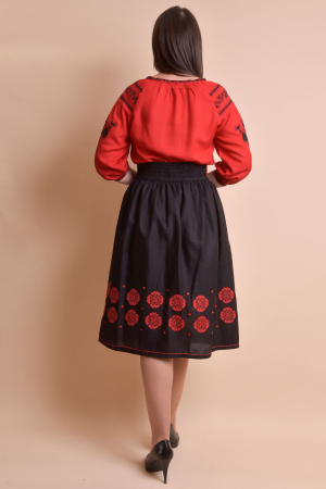 Fusta traditionala neagra cu broderie florala rosie Eva 03 [7]
