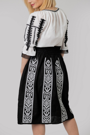 Fusta traditionala neagra cu broderie geometrica alba Anastasia [3]
