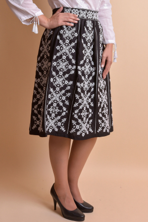 Fusta traditionala neagra cu broderie geometrica alba Eliza [5]