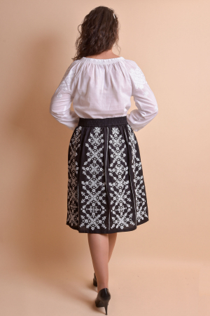 Fusta traditionala neagra cu broderie geometrica alba Eliza [6]